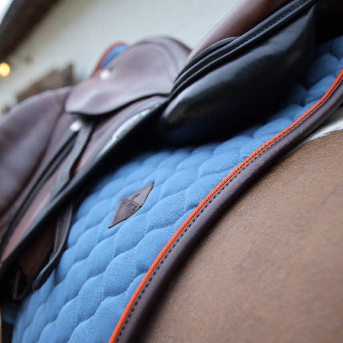 Sottosella Jumping con trapuntatura a cipolla , bordo pelle e neon Kentucky