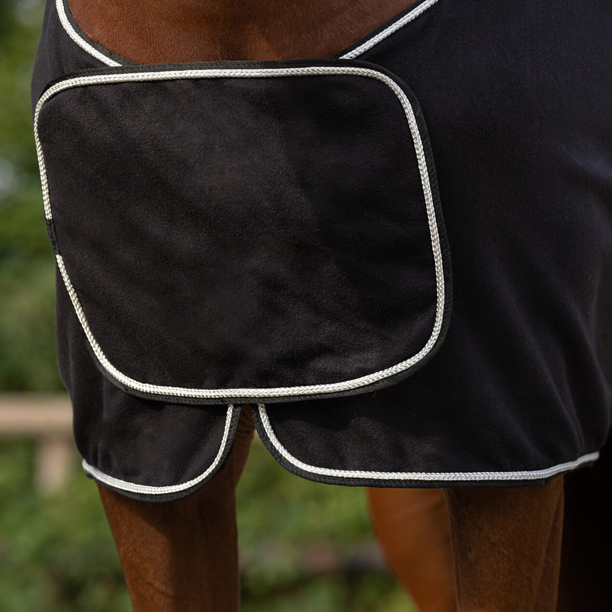 Coperta in pile con treccia QHP