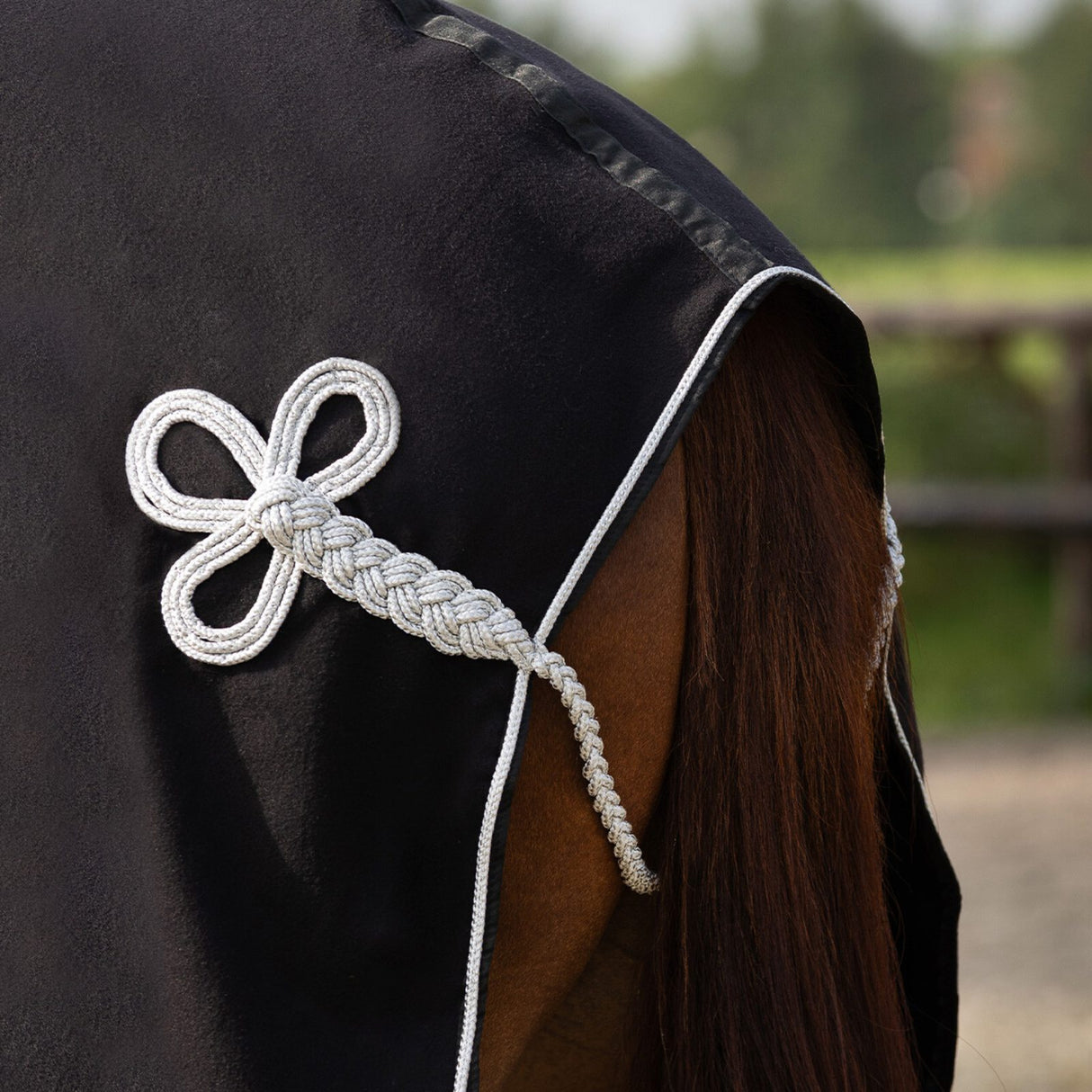 Coperta in pile con treccia QHP