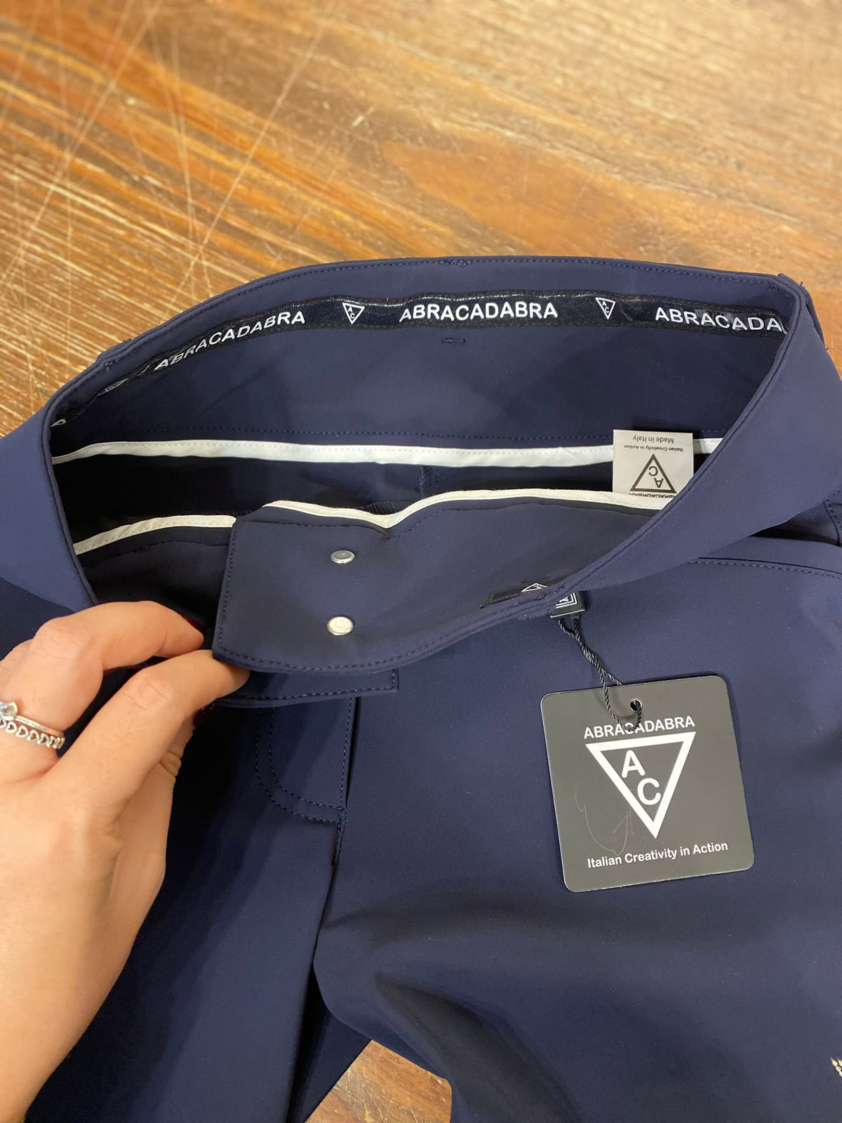 Pantaloni donna modello Asia Abracadabra