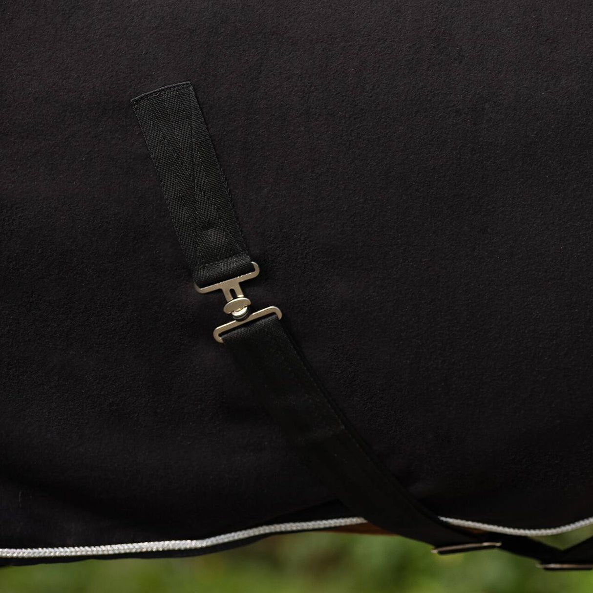 Coperta in pile con treccia QHP