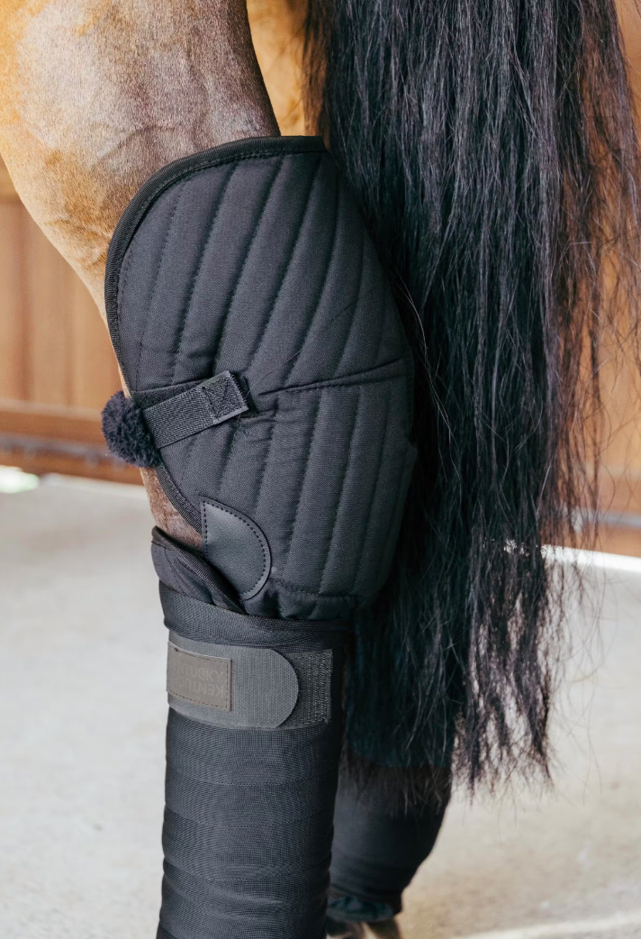 Sottofasce con protezioni per garretto incorporato