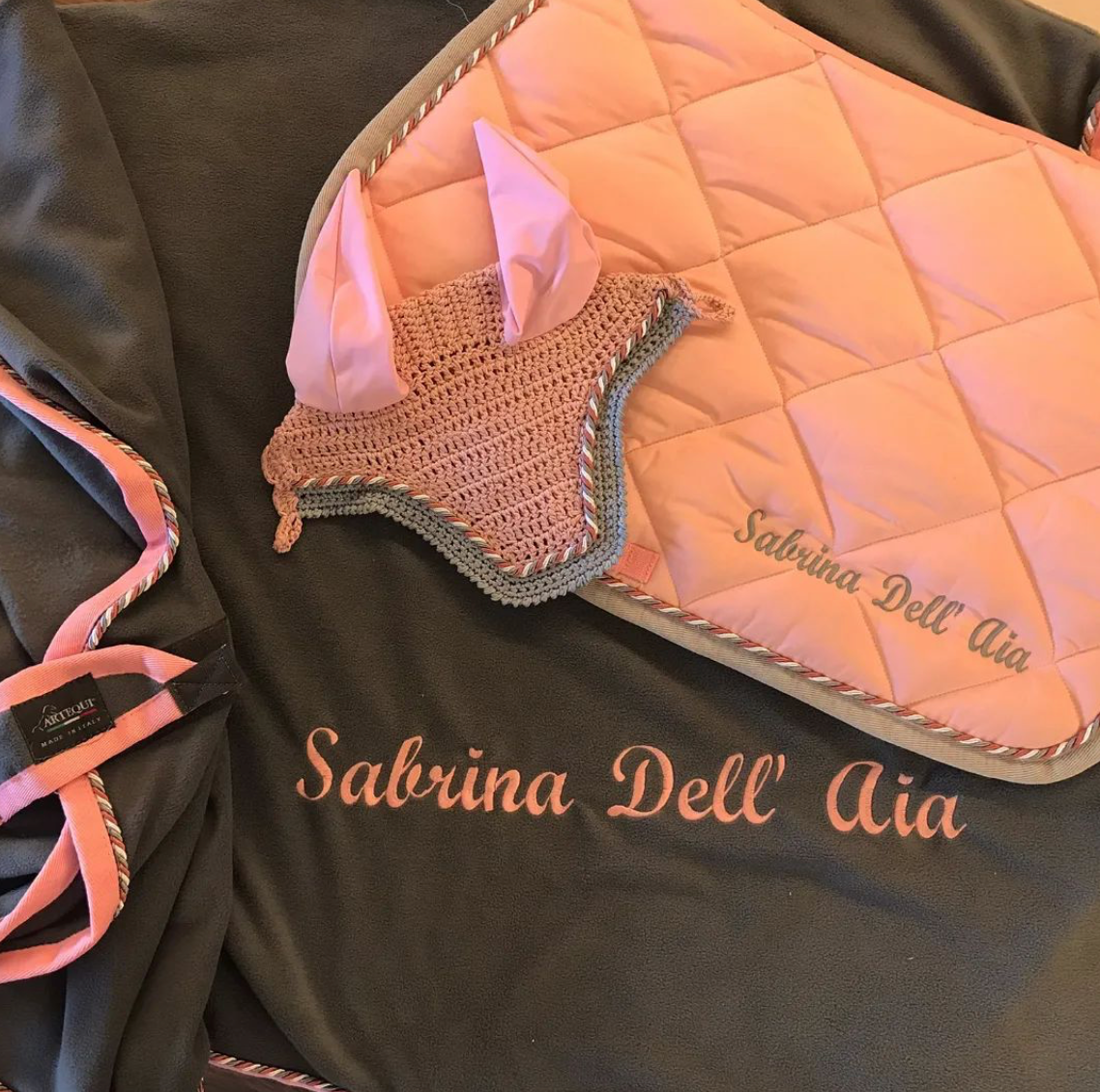 Ricamo su sottosella o coperta