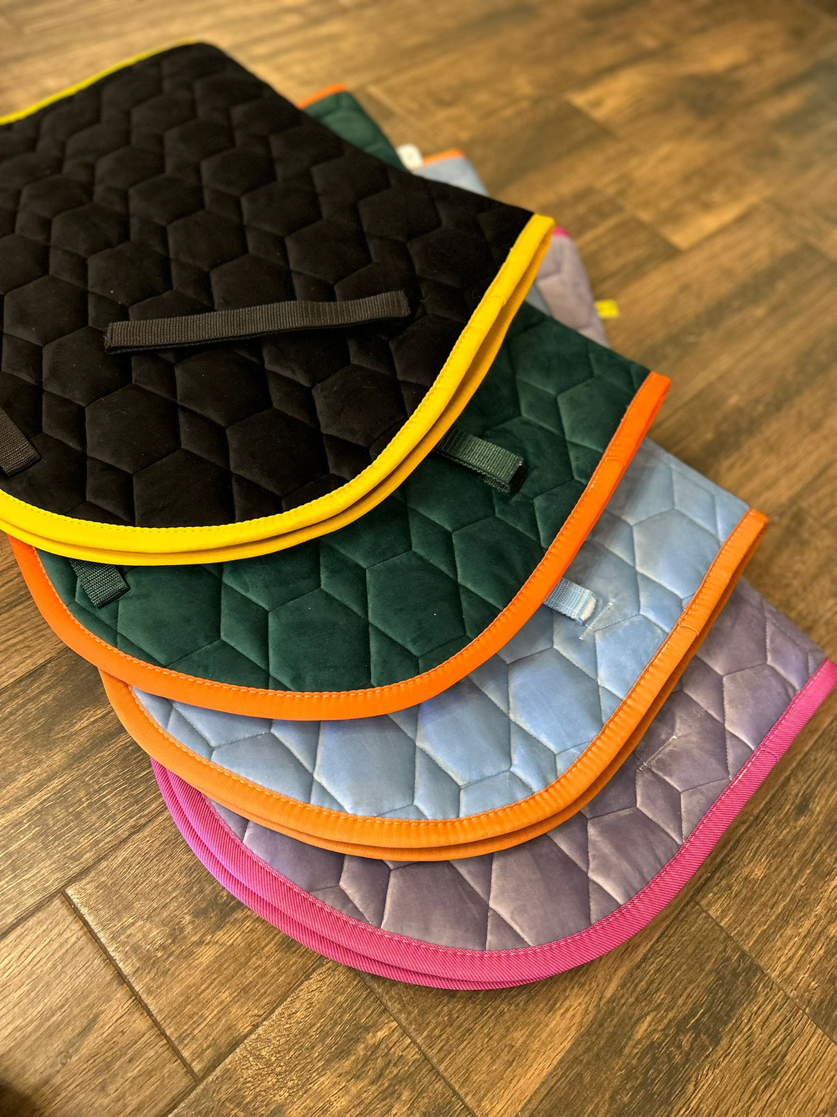 Completo Mattes in velluto celeste e arancione