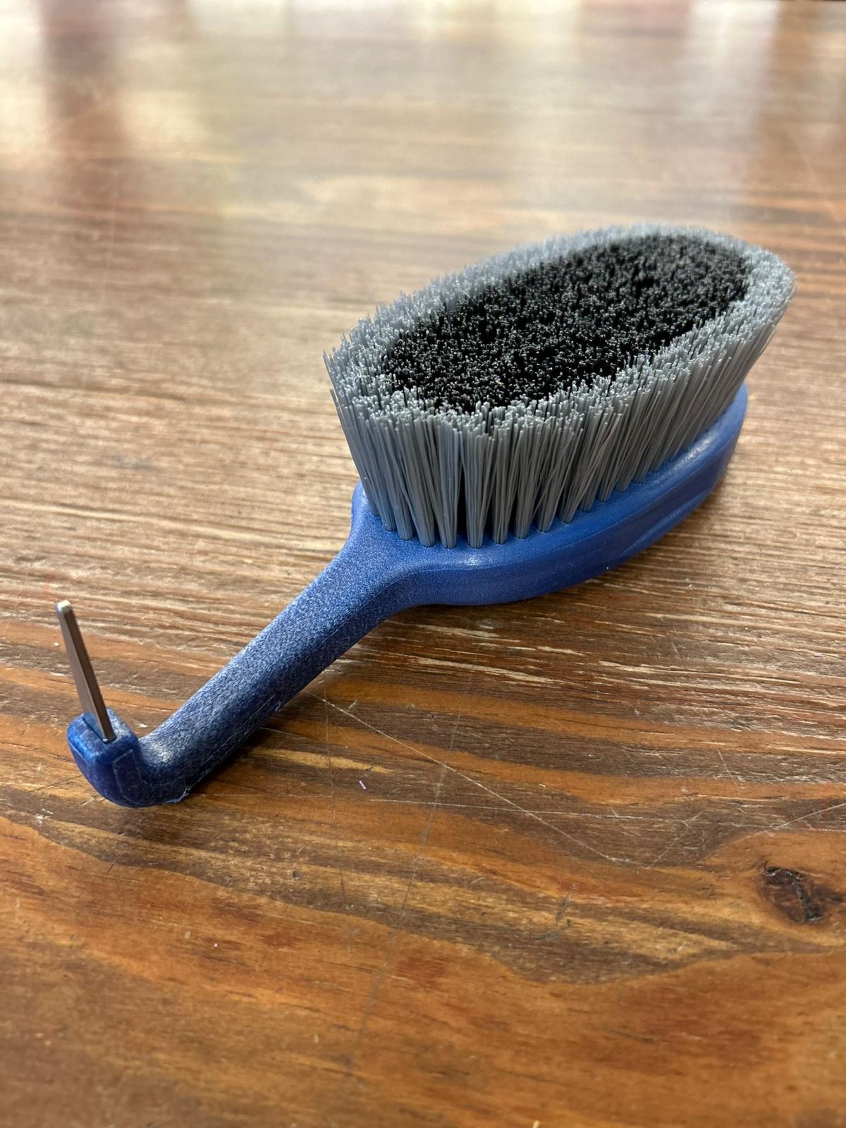 Spazzola per zoccoli con nettapiedi Haas