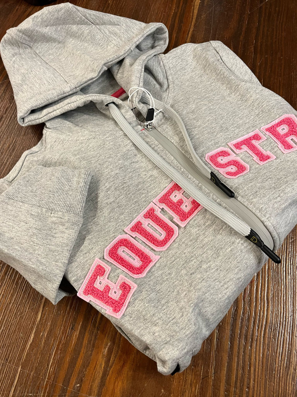 Felpa da bambina con cappuccio e zip frontale grigia con scritta Equestro fucsia