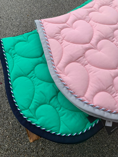 Sottosella LOVE Artequi verde con cordino verde, blu e bianco