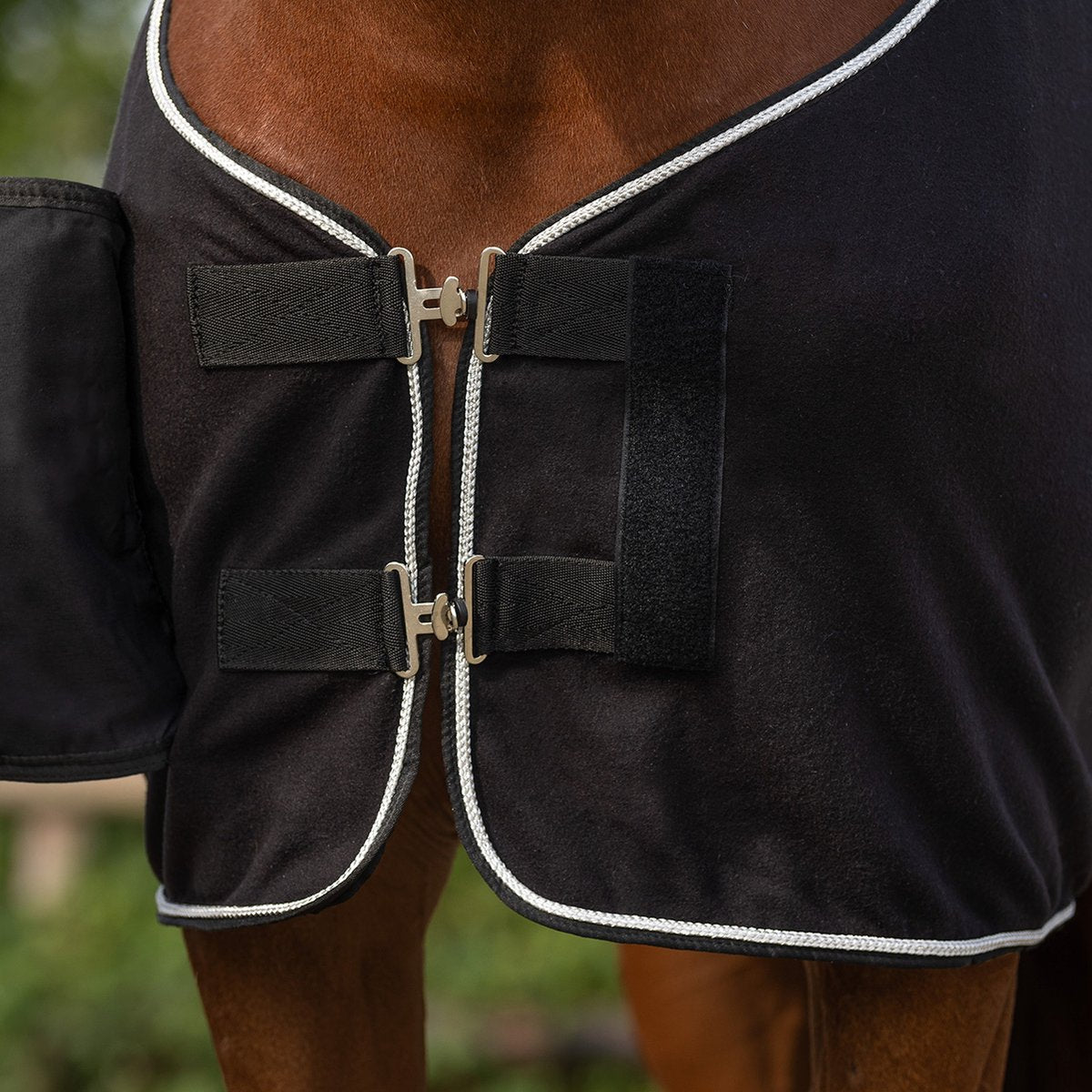 Coperta in pile con treccia QHP