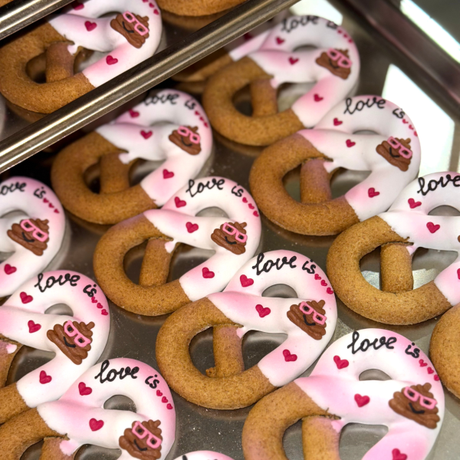 SAN VALENTINO <3 - Pretzel ghiacciati in edizione limitata I Set di 6 biscotti decorati a forma di cavallo a forma di pretzel
