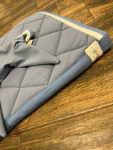 Completo Artequi sottosella e cuffia in tessuto tecnico celeste con bordo bianco