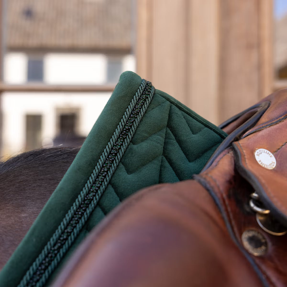 Sottosella jumping in velluto mini pearls e cuffia Kentucky verdone