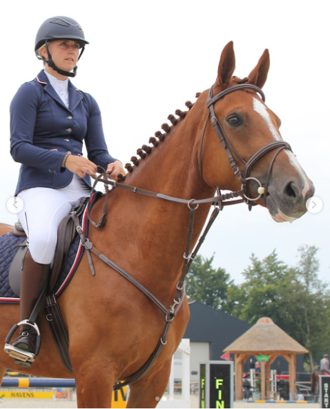 Pettorale luxury con cuciture bianche Qhp