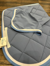 Completo Artequi sottosella e cuffia in tessuto tecnico celeste con bordo bianco